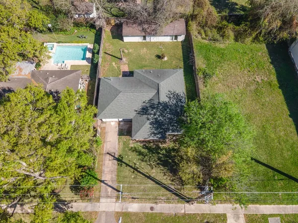 $2,300 | 4710 Glenmont Street, Bellaire, TX 77401