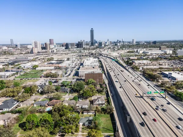 $2,300 | 4710 Glenmont Street, Bellaire, TX 77401