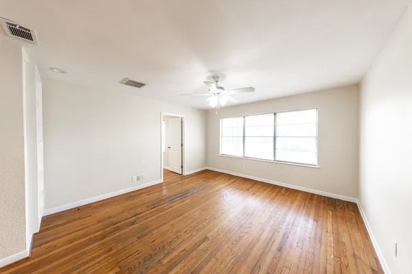 $2,300 | 4710 Glenmont Street, Bellaire, TX 77401