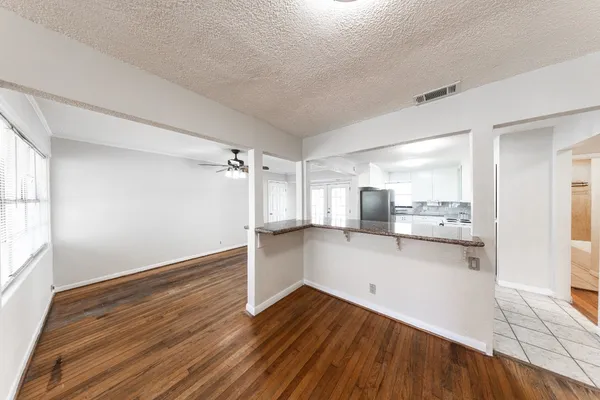 $2,300 | 4710 Glenmont Street, Bellaire, TX 77401