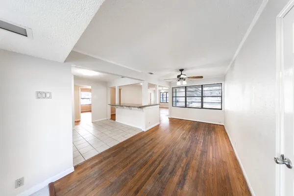 $2,300 | 4710 Glenmont Street, Bellaire, TX 77401