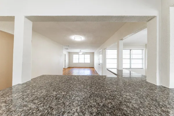 $2,300 | 4710 Glenmont Street, Bellaire, TX 77401