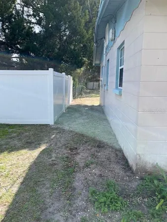 a view of back yard of the house