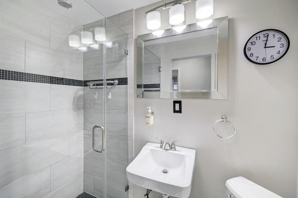 6837 Concho Street Houston, TX 77074 - Photo 14 of 16