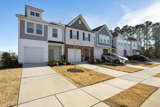 $300,000 | 11 Wildflower Circle, Clayton, NC 27520