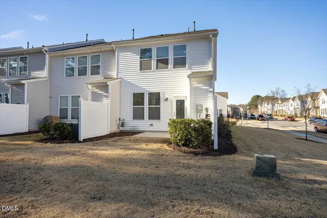 $300,000 | 11 Wildflower Circle, Clayton, NC 27520