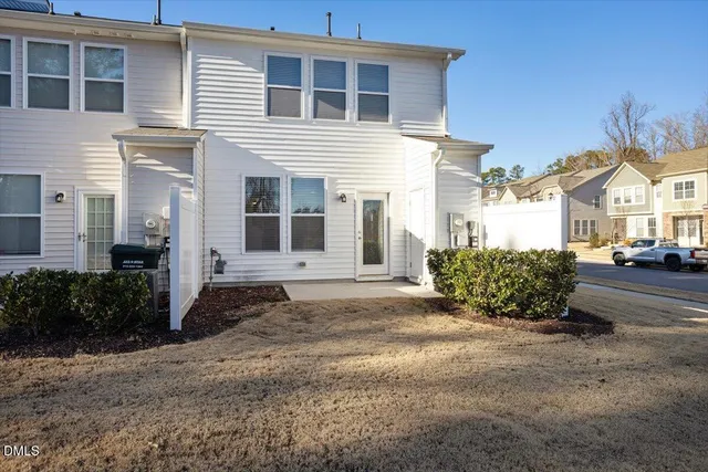 $300,000 | 11 Wildflower Circle, Clayton, NC 27520