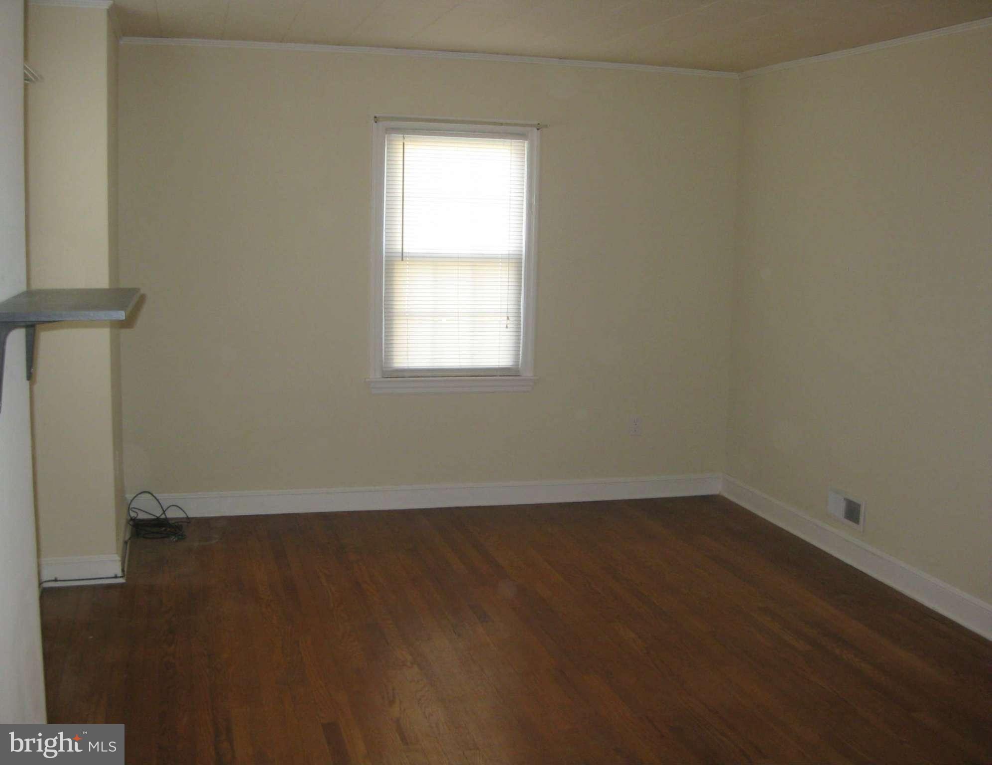3 Mansion Road Linthicum Heights, MD 21090 - Photo 2 of 29 Living Room