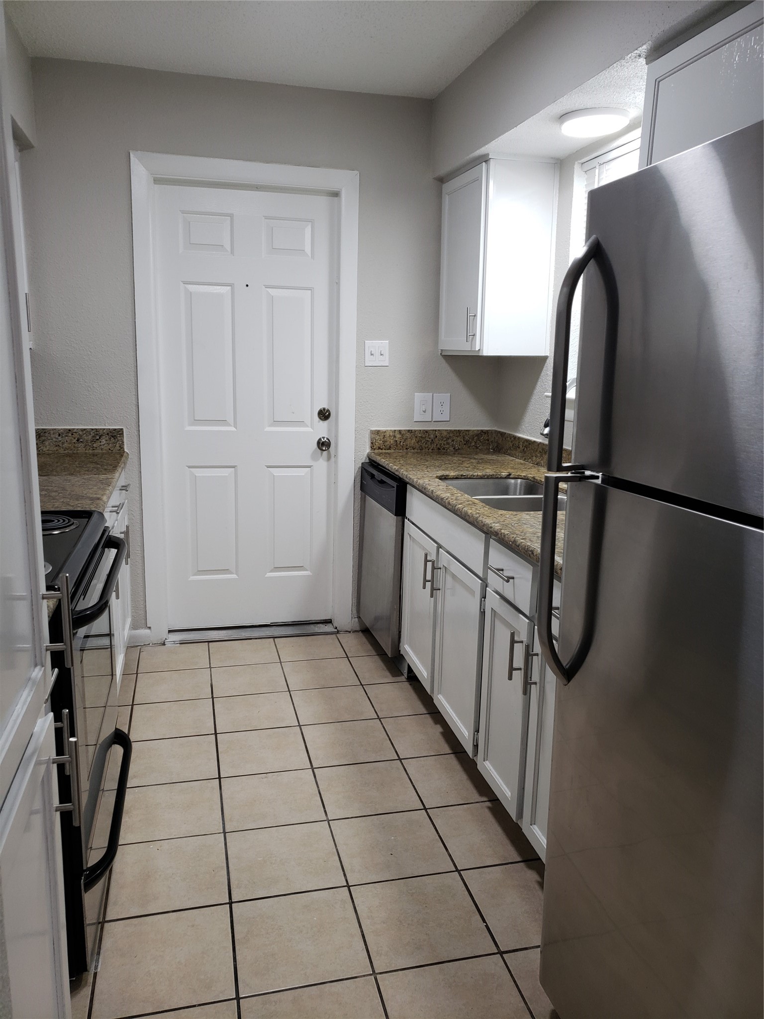 2277 South Kirkwood Road, Unit 1115 Houston, TX 77077 - Photo 6 of 25 GARNITE COUNTER TOP AND SS APPLIANCE