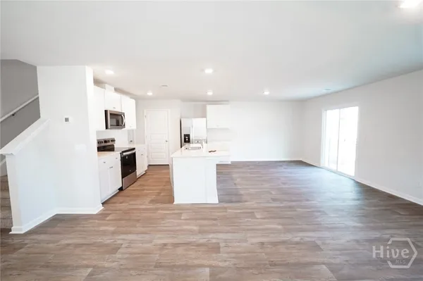 $2,400 | 112 Red Admiral Lane, Savannah, GA 31419