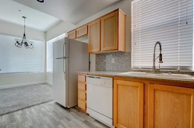 $1,600 | 59 East Agate Avenue, Unit 403, Las Vegas, NV 89123