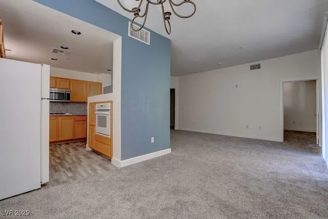 $1,600 | 59 East Agate Avenue, Unit 403, Las Vegas, NV 89123