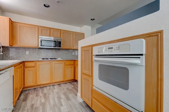 $1,600 | 59 East Agate Avenue, Unit 403, Las Vegas, NV 89123