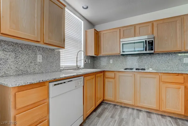 $1,600 | 59 East Agate Avenue, Unit 403, Las Vegas, NV 89123