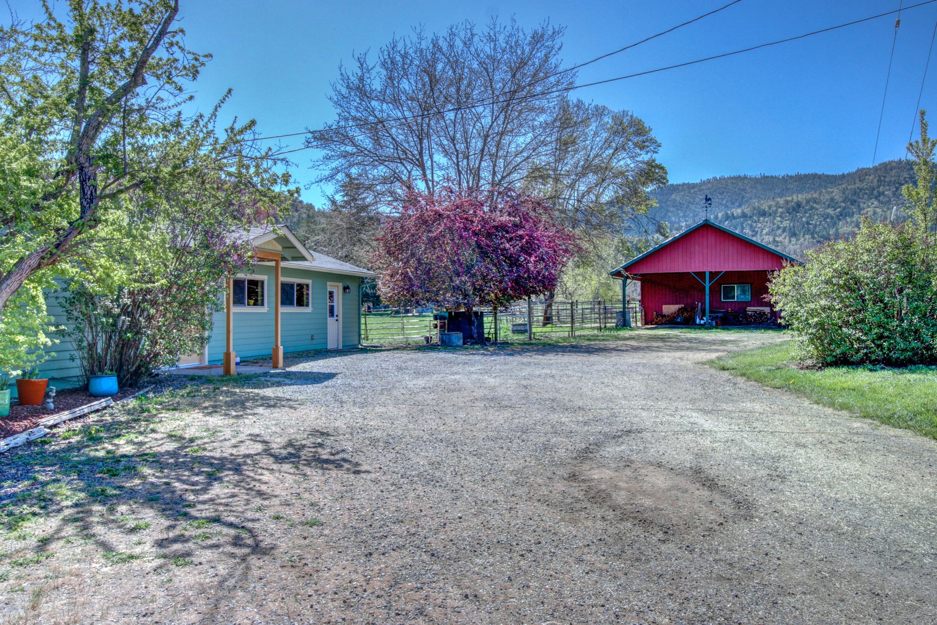3055 Burrell Road Medford, OR 97501 - Photo 1 of 45 01 Parking
