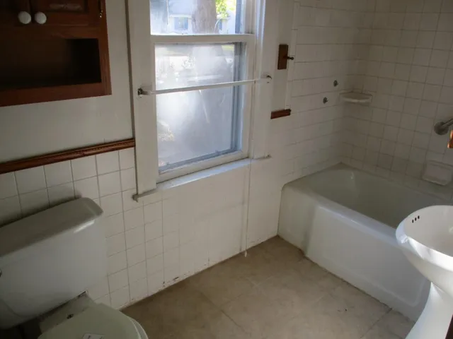 $118,800 | 2067 Nokomis Avenue, St. Paul, MN 55119