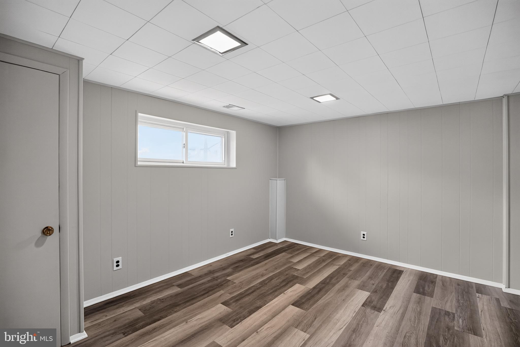 26 Glenwood Road Lumberton, NJ 08048 - Photo 25 of 37 Versatile space with natural light.