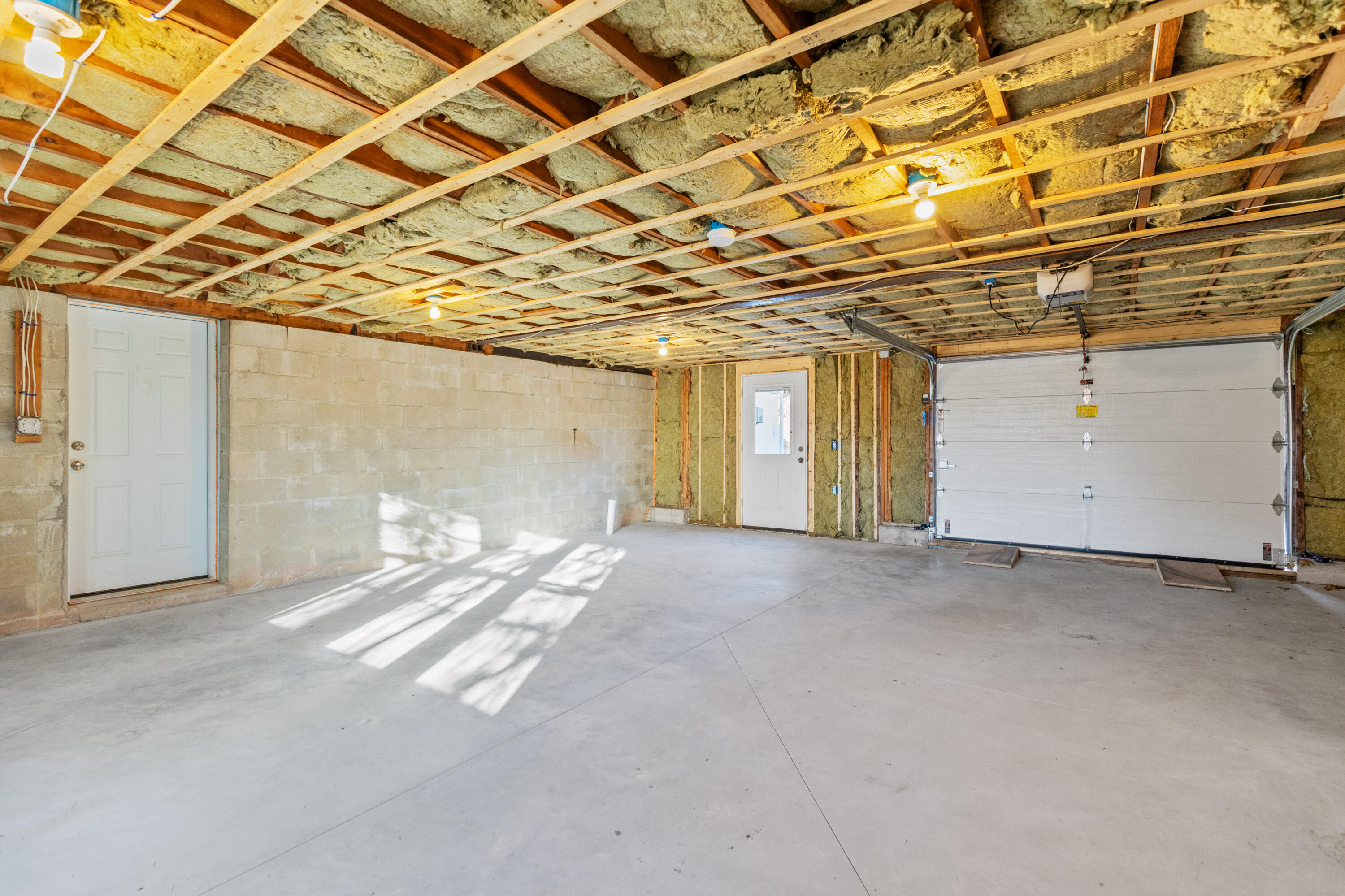 13 Middle Road Falmouth, ME 04105 - Photo 22 of 44 Garage