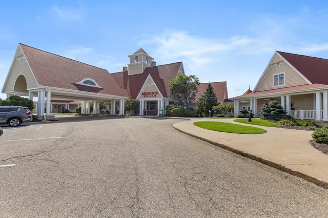 $595,000 | 4707 Macatawa Legends Boulevard, Holland, MI 49424