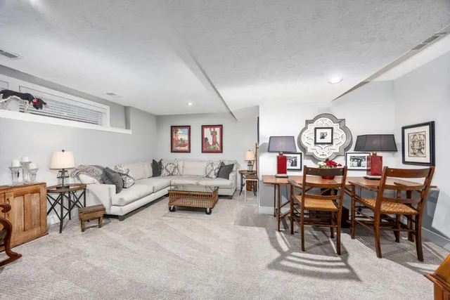 $595,000 | 4707 Macatawa Legends Boulevard, Holland, MI 49424