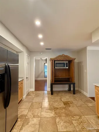 a view of a livingroom with furniture