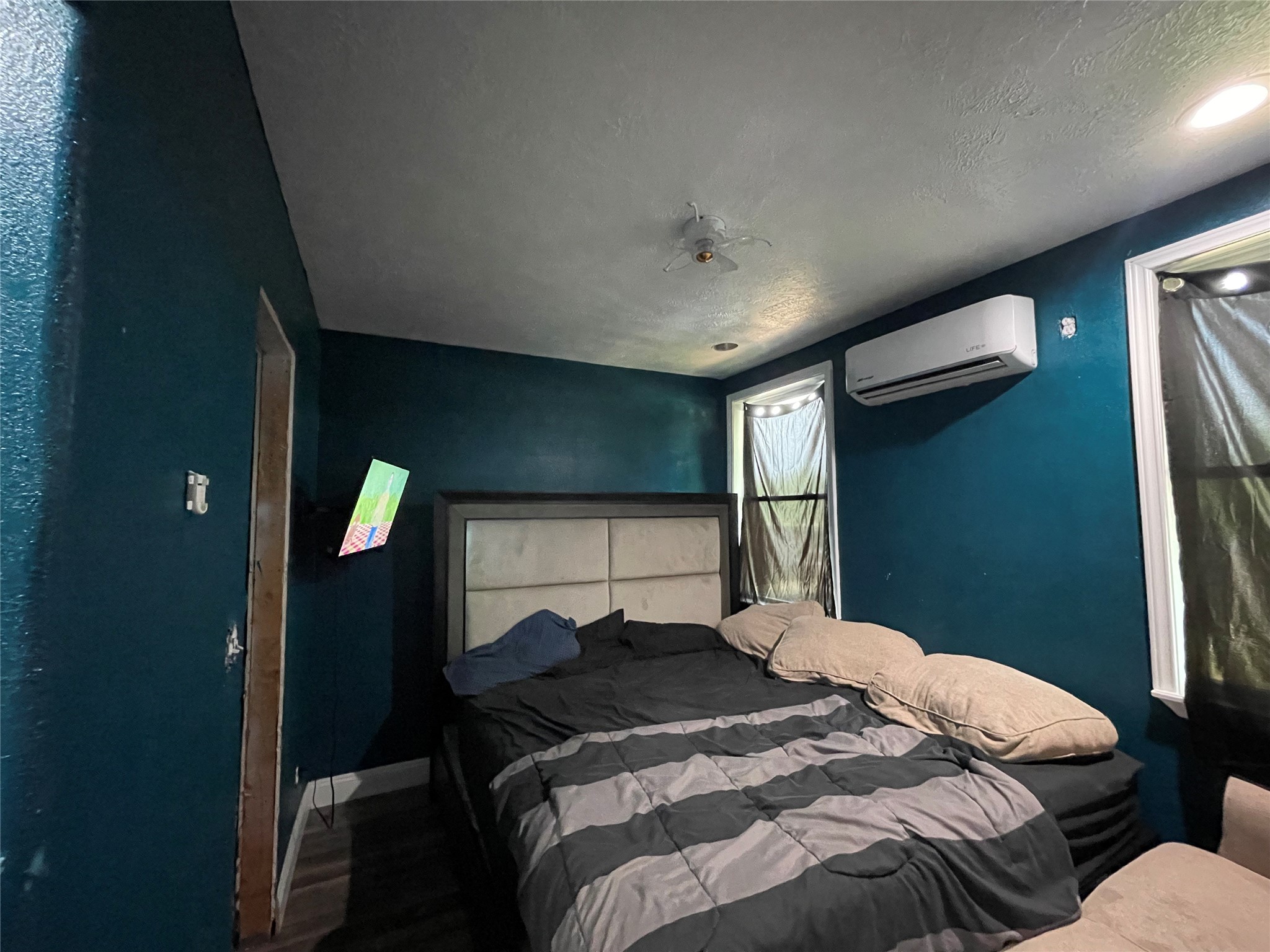 182 Road 5101 Cleveland, TX 77327 - Photo 14 of 35 a bedroom with a bed and a painting on the wall