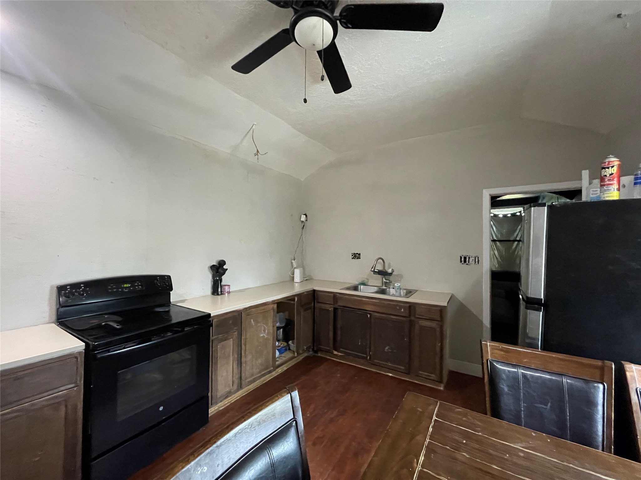 182 Road 5101 Cleveland, TX 77327 - Photo 10 of 35 a kitchen with stainless steel appliances granite countertop a refrigerator a stove and a sink