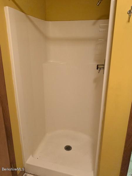 12 Quiet Knoll Road Stockbridge, MA 01266 - Photo 17 of 37 a bathroom with a shower