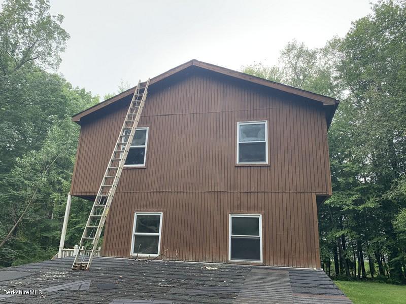 12 Quiet Knoll Road Stockbridge, MA 01266 - Photo 3 of 37 a house with a outdoor space