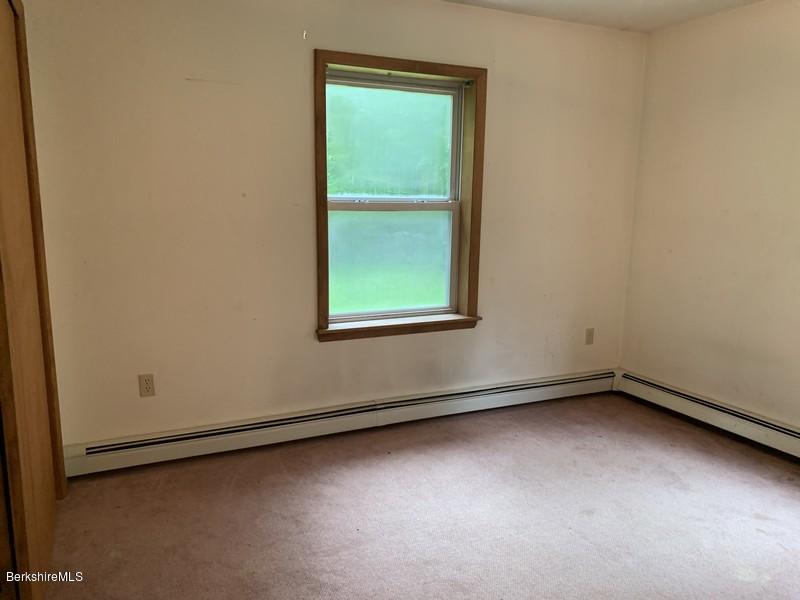 12 Quiet Knoll Road Stockbridge, MA 01266 - Photo 27 of 37 an empty room with a window