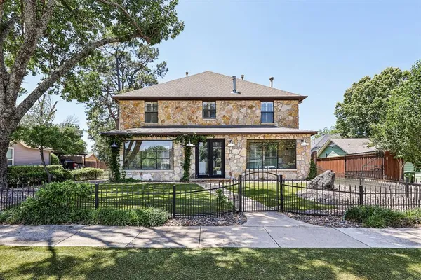 $6,000 | 221 North Lucas Drive, Grapevine, TX 76051