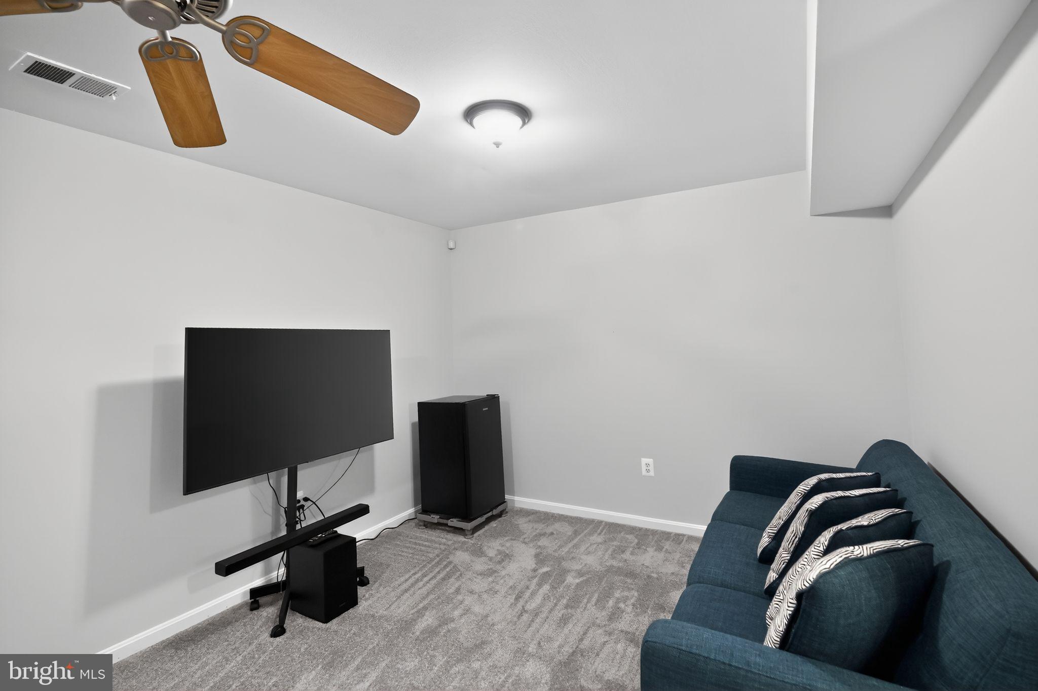 17326 Sligo Loop Dumfries, VA 22026 - Photo 29 of 34 a view of a livingroom with a workspace