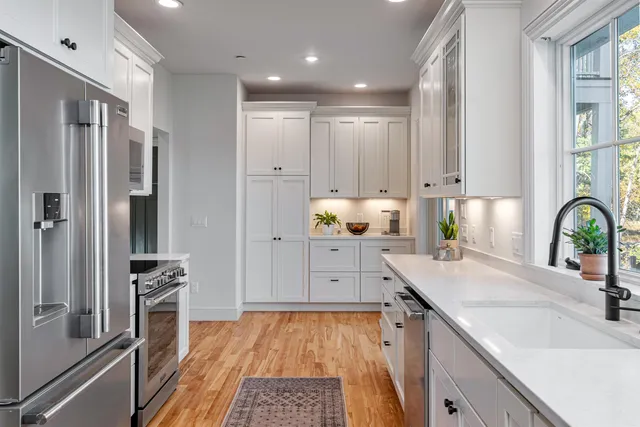 $2,250,000 | 451 Appletree Point Road, Burlington, VT 05408