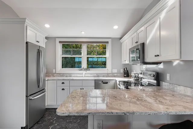 $2,250,000 | 451 Appletree Point Road, Burlington, VT 05408