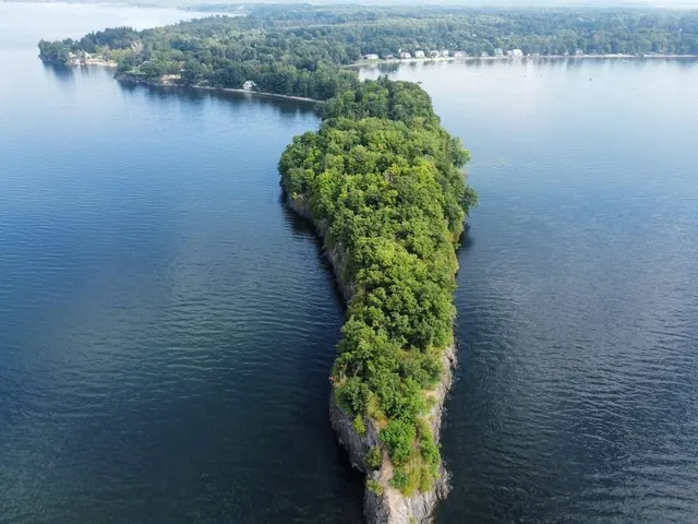 $2,250,000 | 451 Appletree Point Road, Burlington, VT 05408