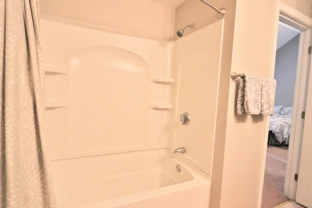 53 Lancaster Road, Unit 7 Clinton, MA 01510 - Photo 20 of 32 a bathroom with a bathtub
