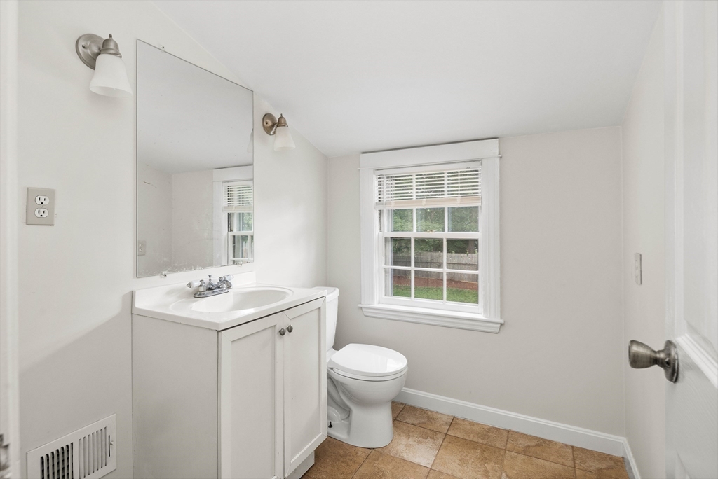38 Mandalay Road Weymouth, MA 02190 - Photo 18 of 21 Gallery Image 18