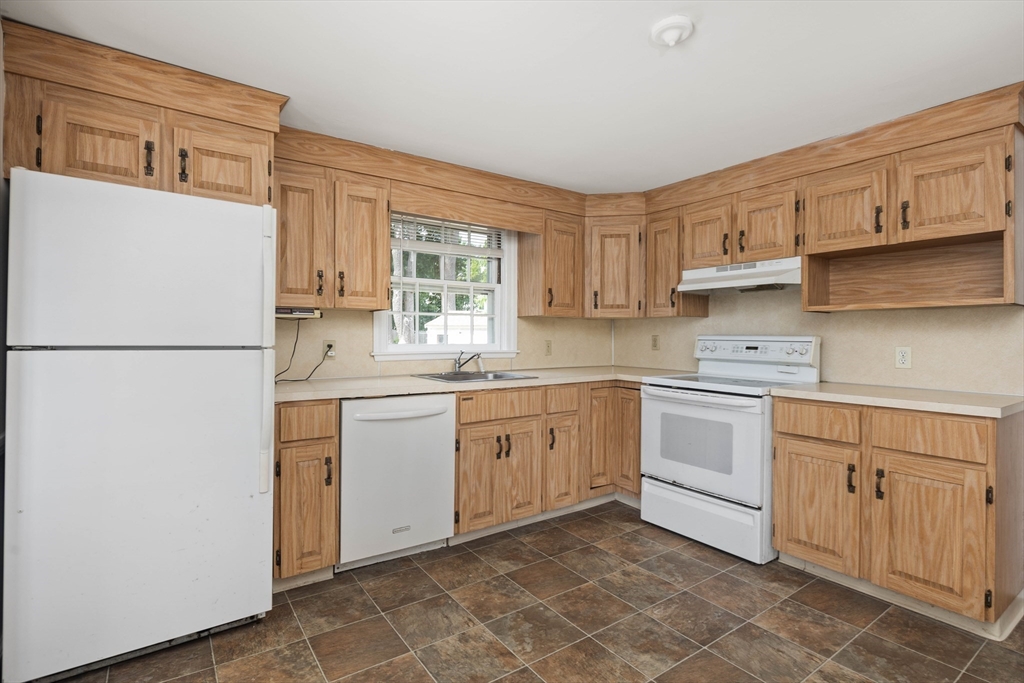 38 Mandalay Road Weymouth, MA 02190 - Photo 4 of 21 Gallery Image 4