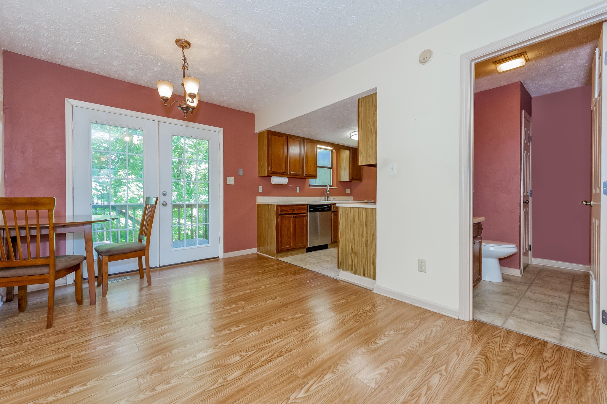 133 High Point Lane Oak Ridge, TN 37830 - Photo 3 of 10 a view of a livingroom with furniture window and wooden floor