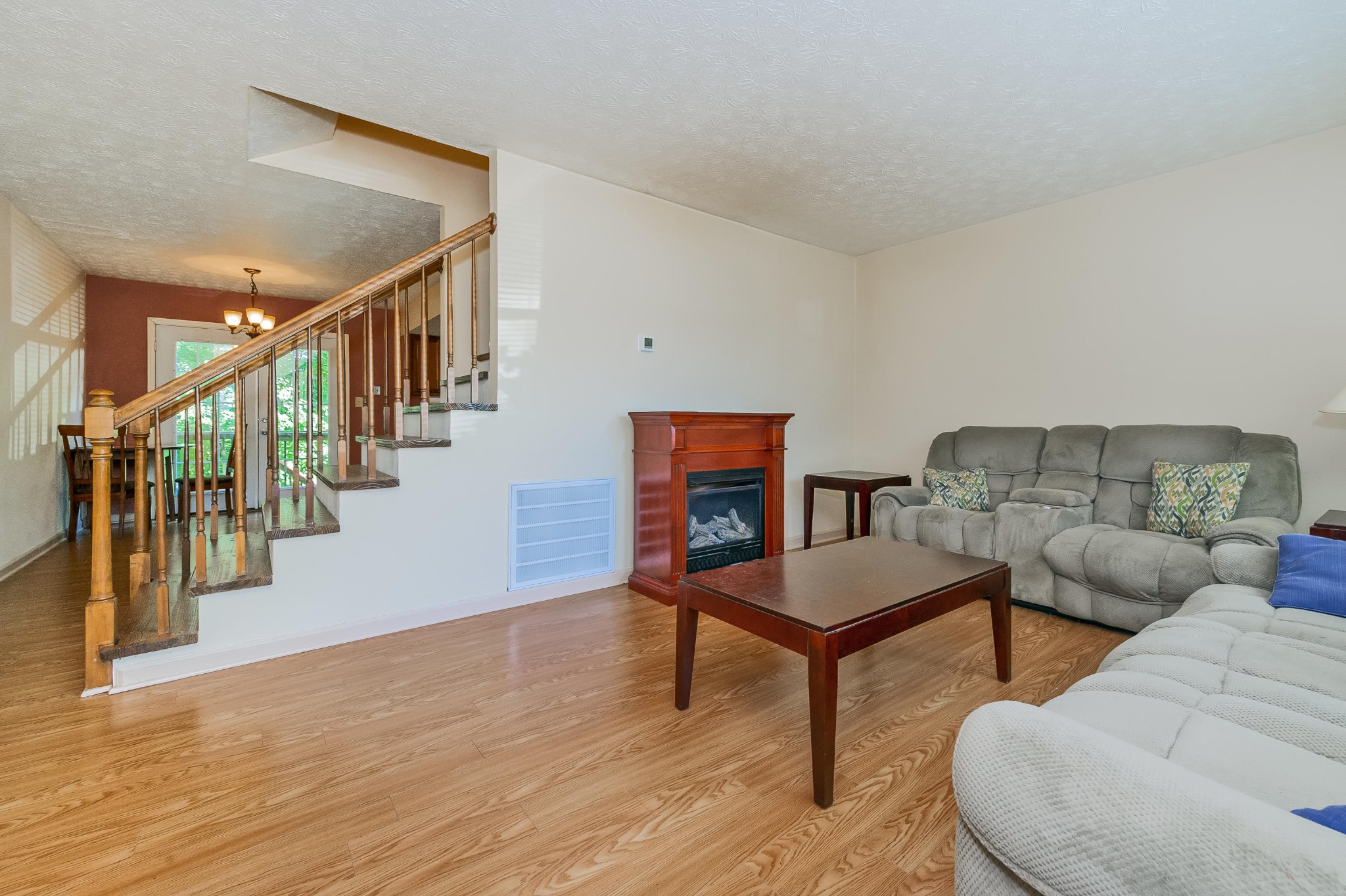 133 High Point Lane Oak Ridge, TN 37830 - Photo 4 of 10 a living room with furniture and wooden floor