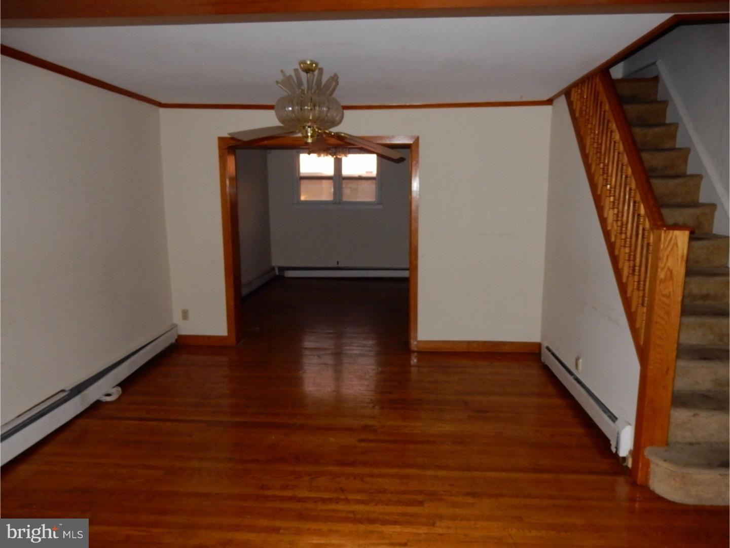 557 Millbank Road Upper Darby, PA 19082 - Photo 3 of 19 Living Room