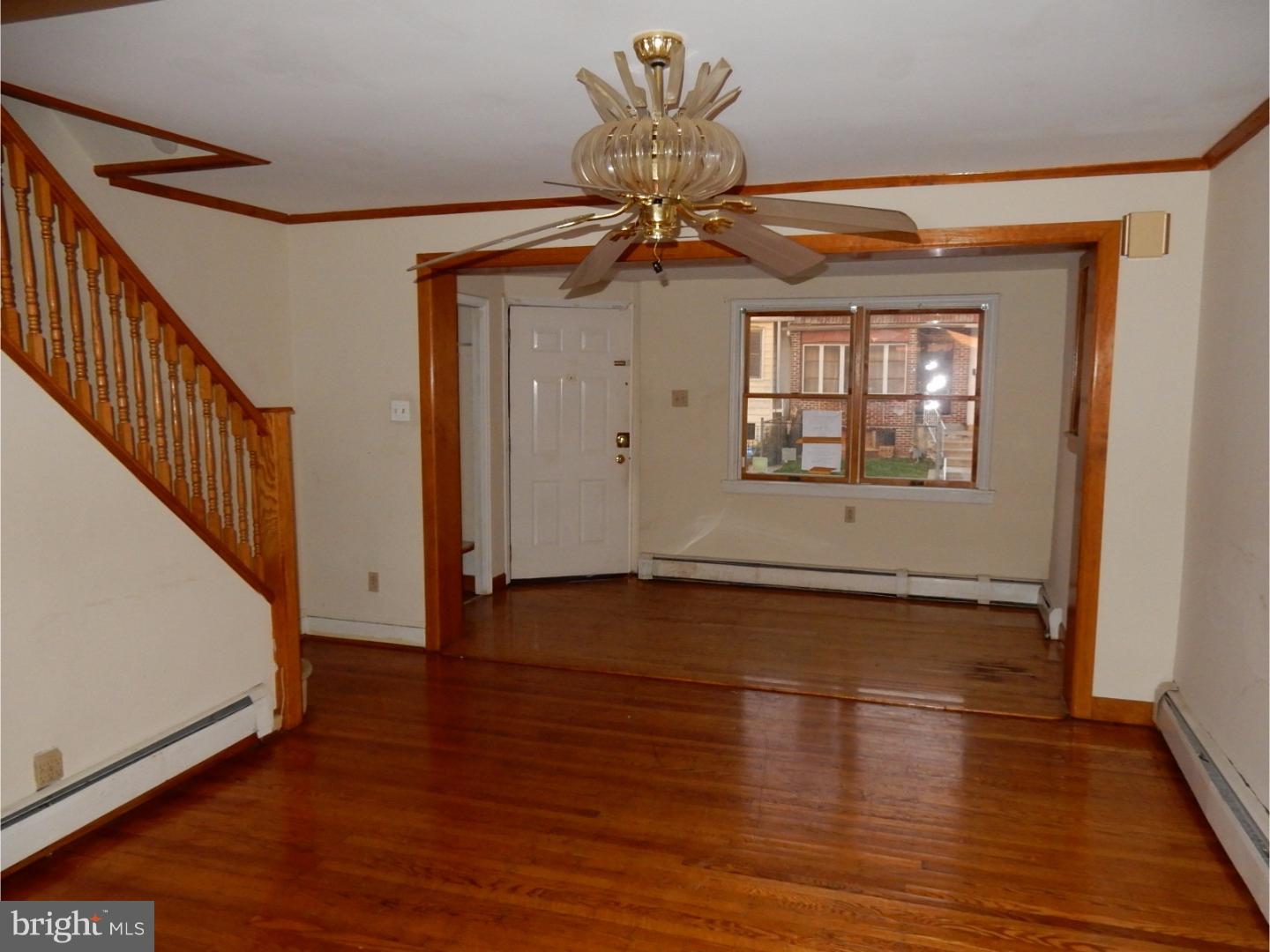 557 Millbank Road Upper Darby, PA 19082 - Photo 4 of 19 Living Room