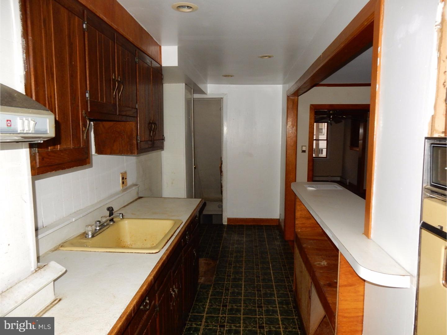 557 Millbank Road Upper Darby, PA 19082 - Photo 9 of 19 Kitchen