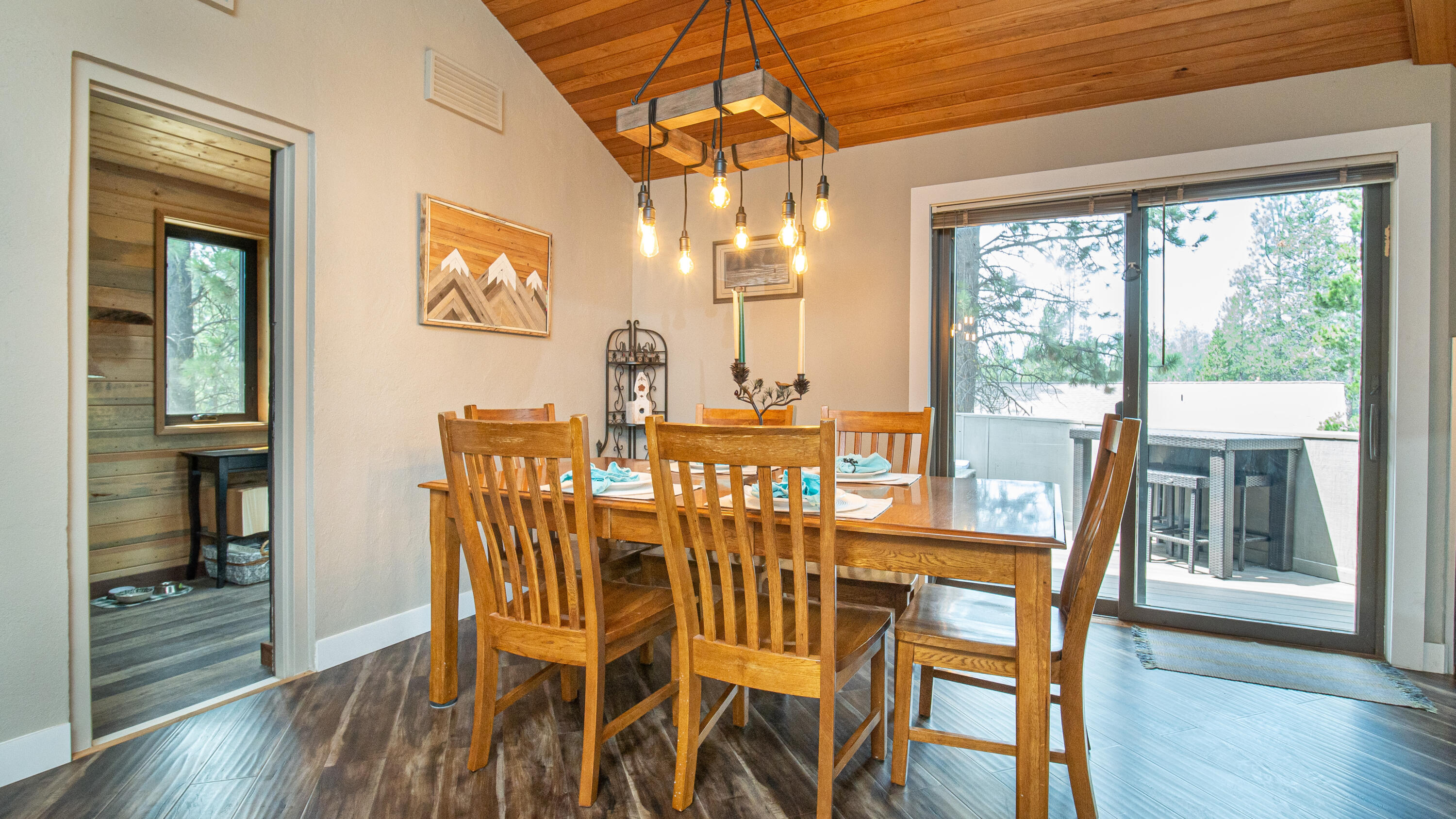 17907 Rhododendron Lane, Unit 11 Sunriver, OR 97707 - Photo 12 of 44 Dining area and office entrance