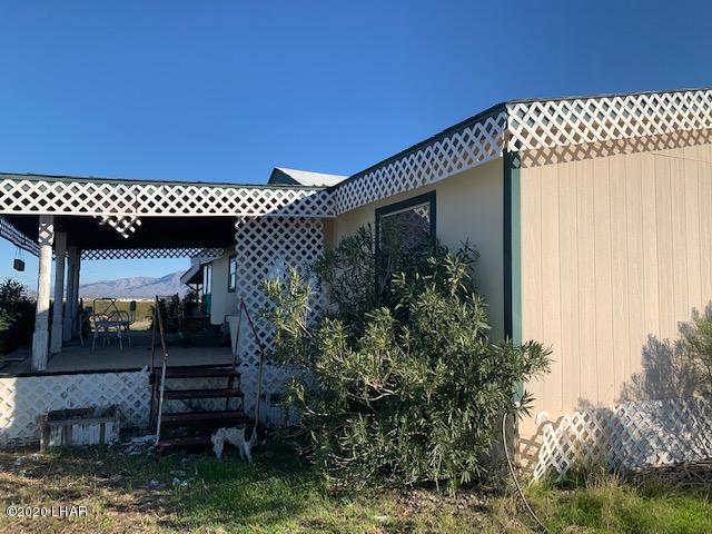 65942 Lindsey Road Salome, AZ 85348 - Photo 10 of 15 SIDE OF HOME