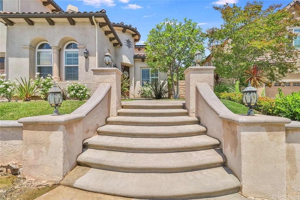 2948 Milestone Avenue Simi Valley, CA 93065 - Photo 13 of 70 A few steps elevated from the street give more privacy