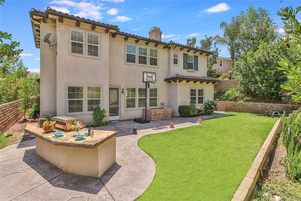 2948 Milestone Avenue Simi Valley, CA 93065 - Photo 66 of 70 Built-in out door BBQ