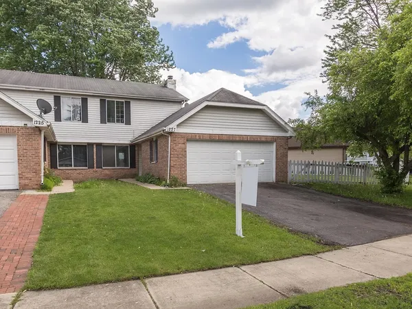 $2,300 | 1227 Andover Circle, Aurora, IL 60504