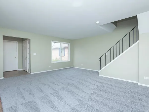 $2,300 | 1227 Andover Circle, Aurora, IL 60504