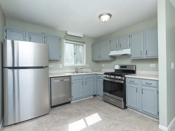 $2,300 | 1227 Andover Circle, Aurora, IL 60504